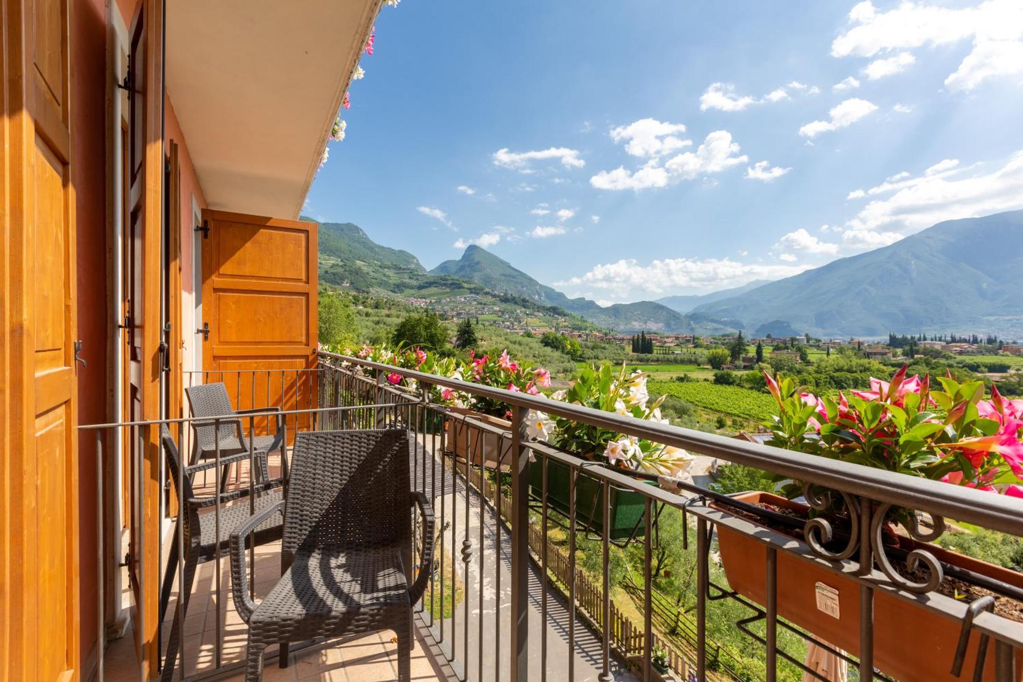 Agritur Eden Marone Villa Riva del Garda Exterior photo